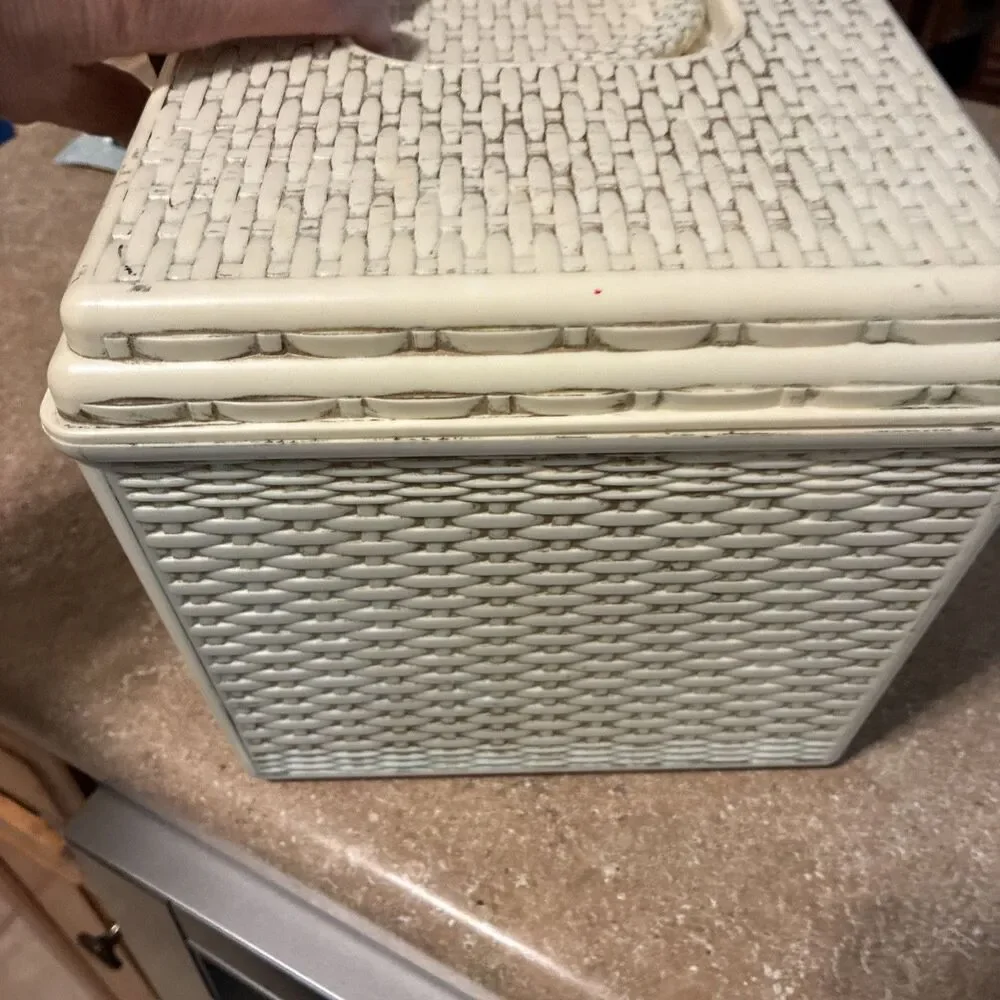 Vintage Wilson Mfg.Sewing Box w/2 Trays Wil-hold 14